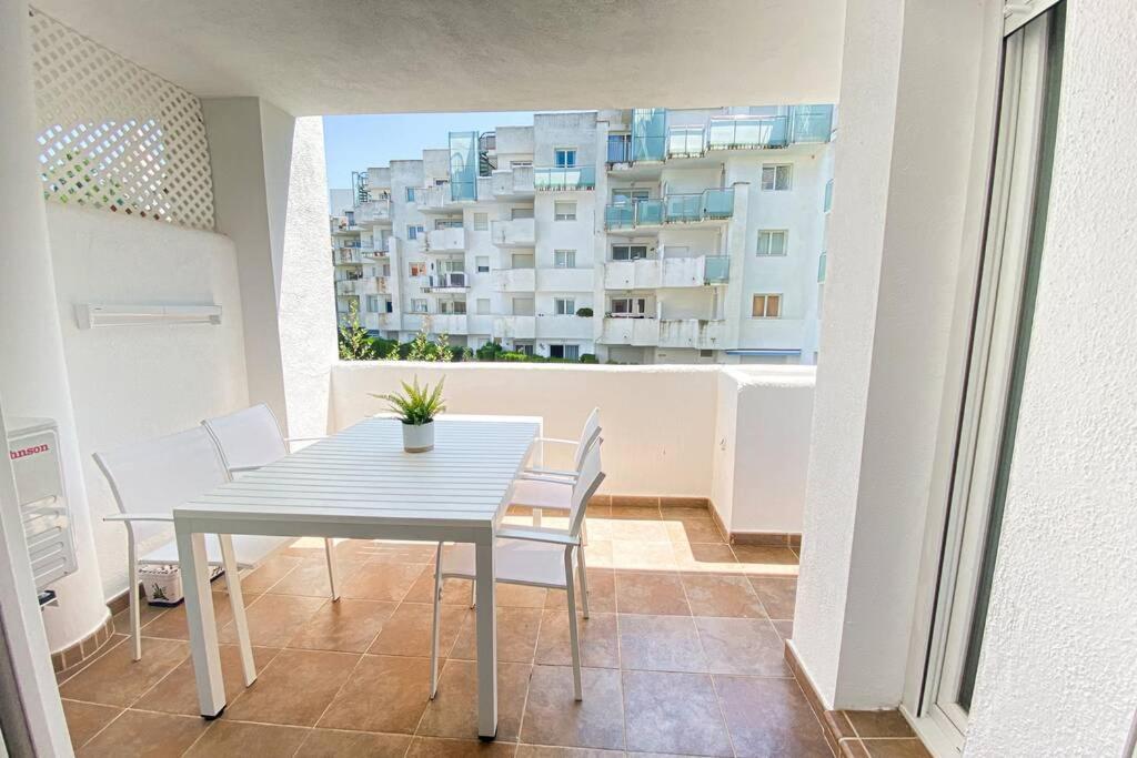 Blue Marina - Terraza, Piscina Y Wifi Gratis Apartment โรเซส ภายนอก รูปภาพ